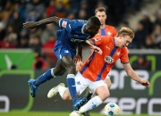 开云体育入口-包含拜仁慕尼黑防线错失关键拦截被点球绝杀输球的词条