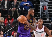 开云官网-快船完胜爵士，布克带队取胜