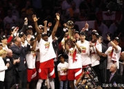 开云体育APP下载-雄鹿队风头盖过猛龙队，创造新历史佳绩的简单介绍