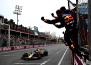 开云体育登录-阿斯顿马丁力克索伯车队，皮亚斯特里统治全场