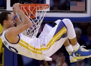 开云体育官网-冰与火之战，伦纳德末节17分摧毁吉林防线