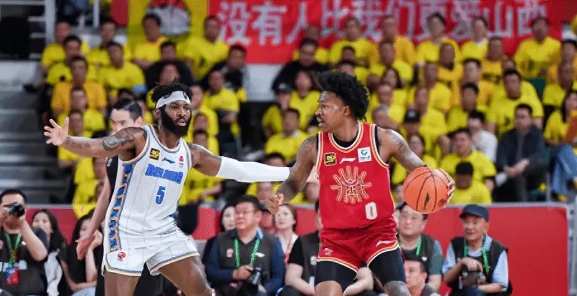 关于新赛季揭幕战，双方竞技激烈的信息