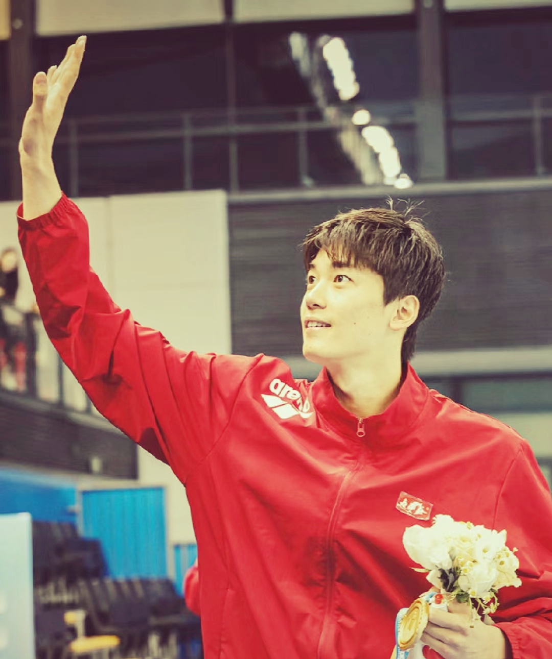 中国游泳名将夺金牌，实力不可忽视