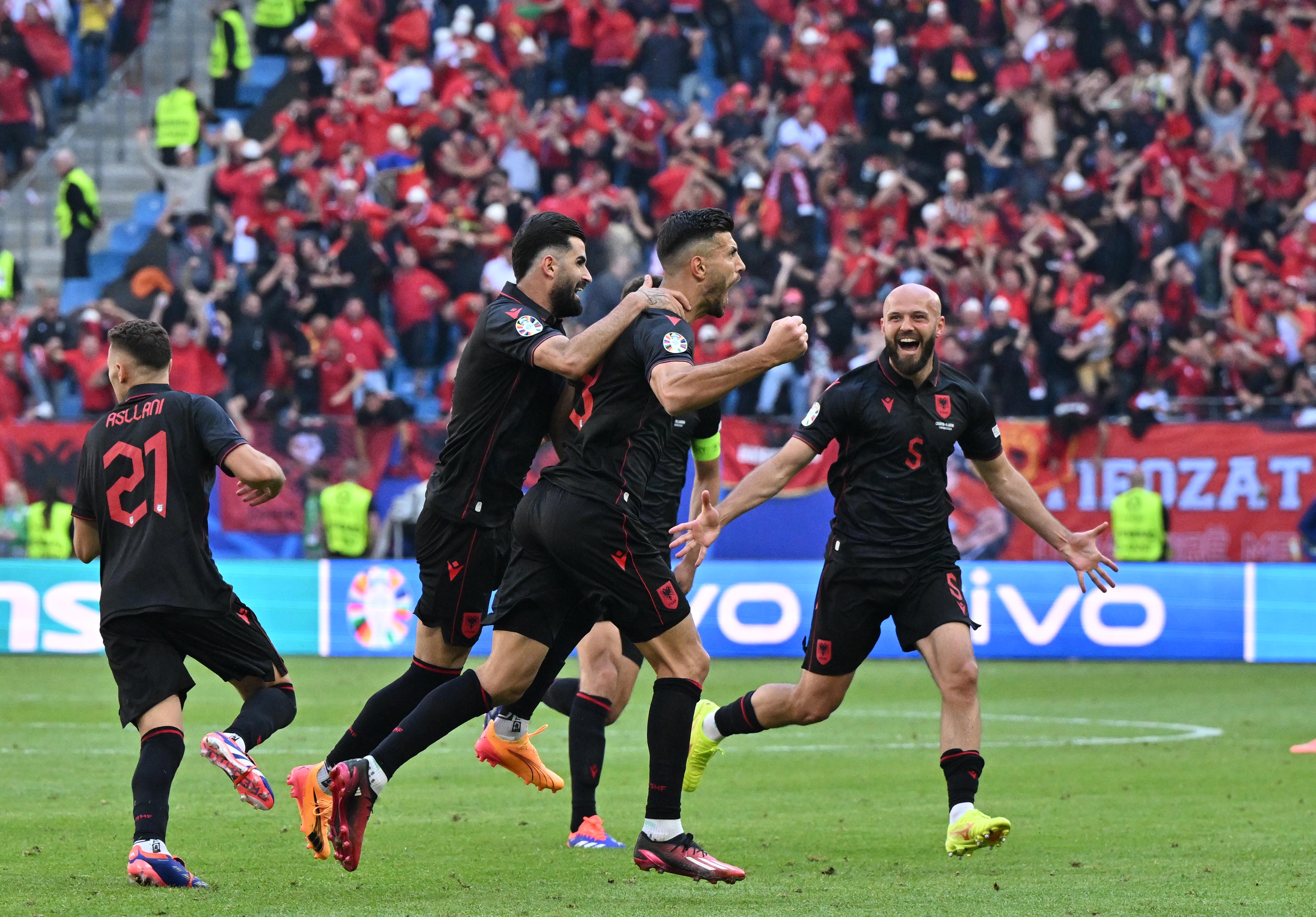 克罗地亚队在战胜奥地利的比赛中展现出色彩