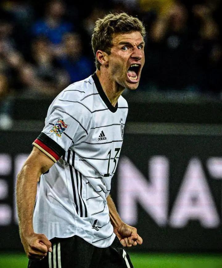 德国队在赛季初时陷入困境，球迷担心不已的简单介绍