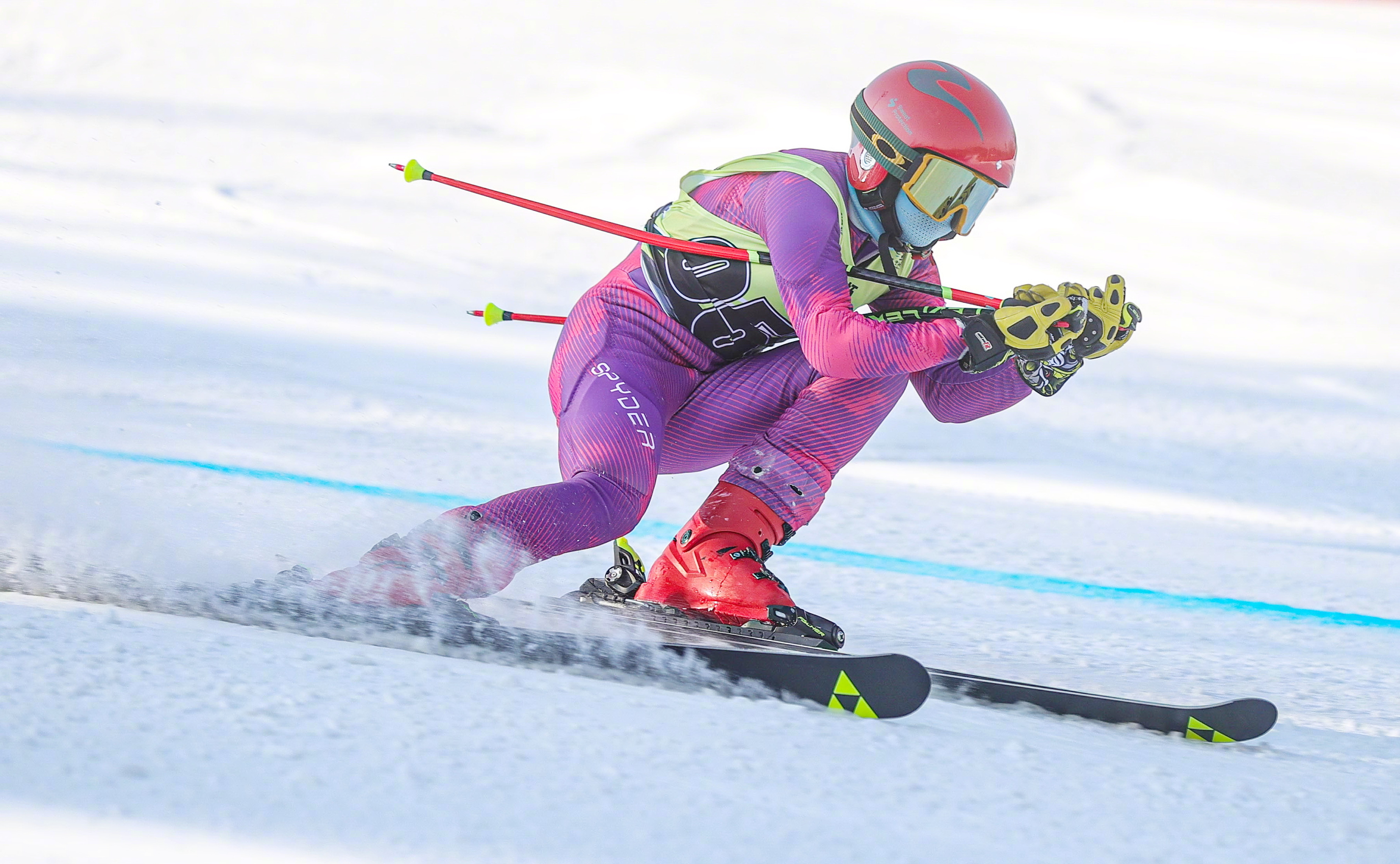 加拿大滑雪健将势不可挡，领先全场