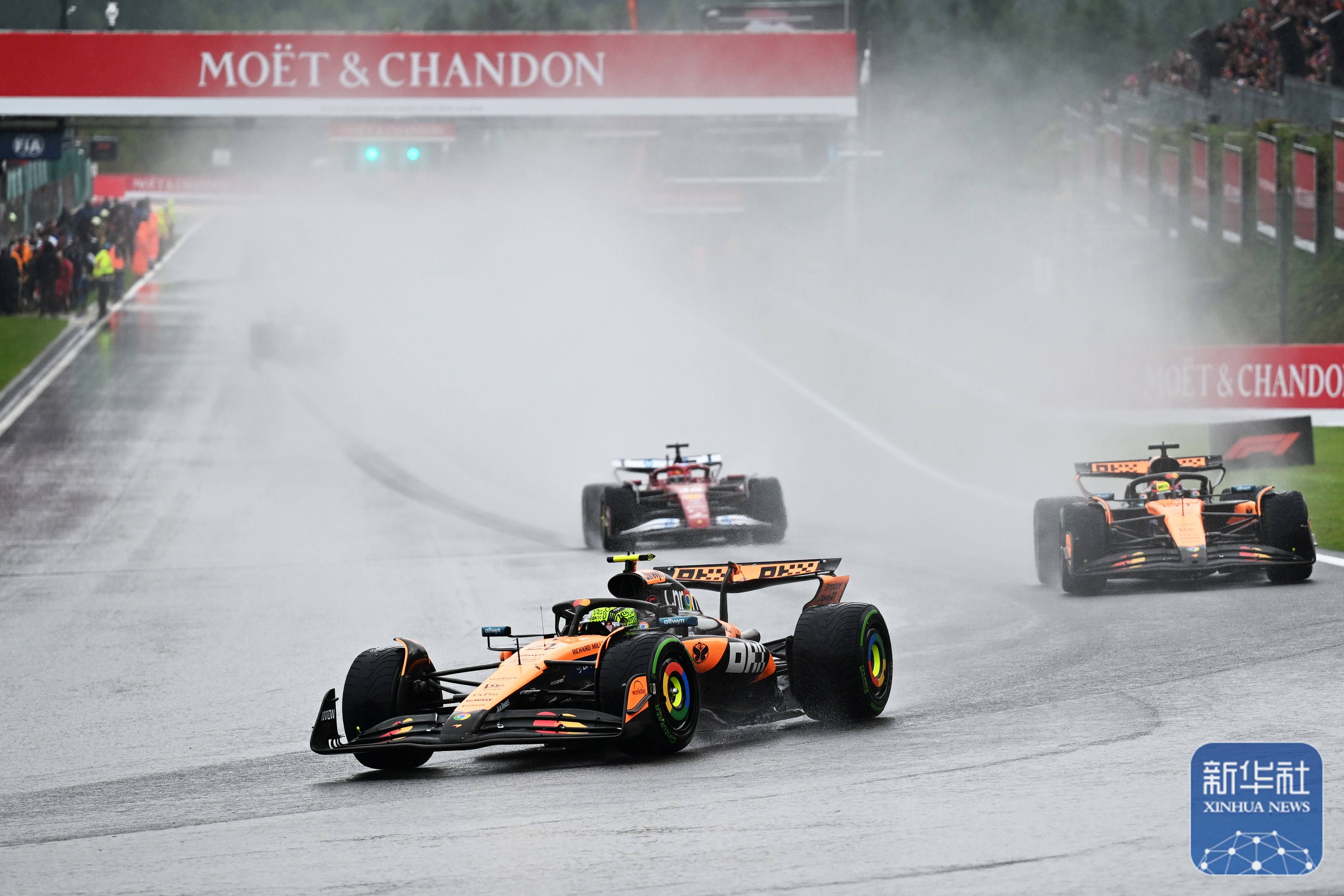 梅赛德斯轻取法拉利,皮亚斯特里高光表现 梅赛德斯轻取法拉利,皮亚斯特里高光表现