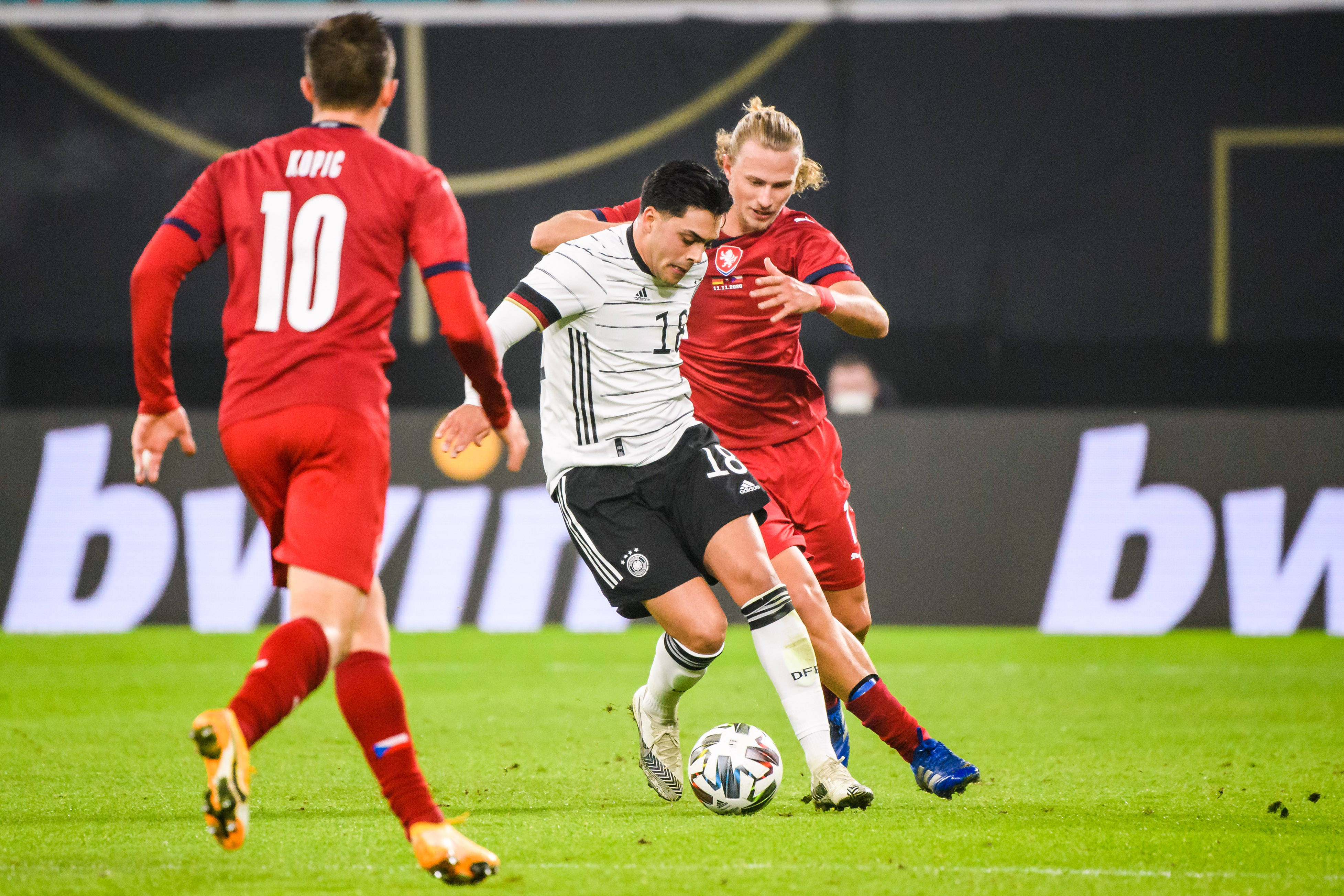 捷法之战:捷克与法国将在场上展开激烈较量 捷法之战:捷克与法国将在场上展开激烈较量