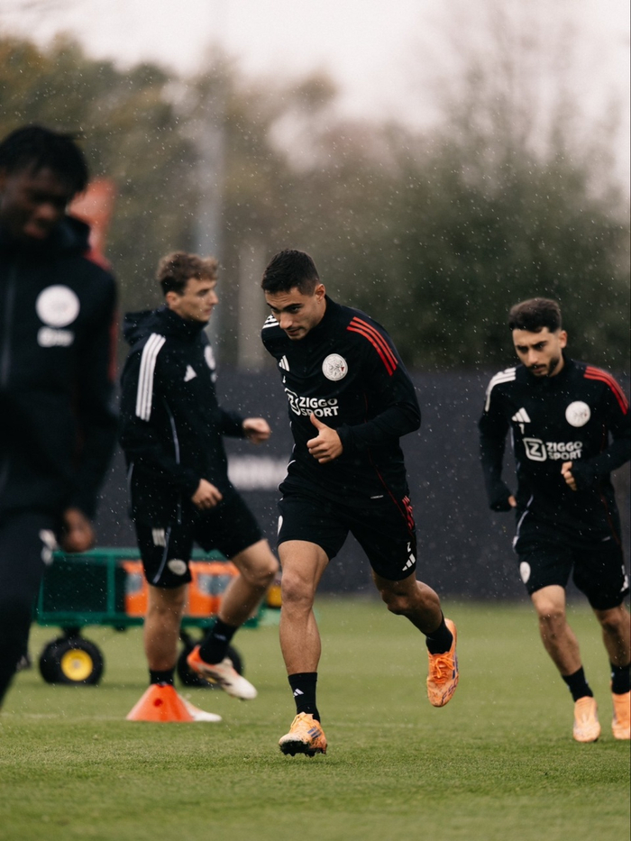 哈德斯菲尔德主场逼平切尔西，赢得宝贵一分