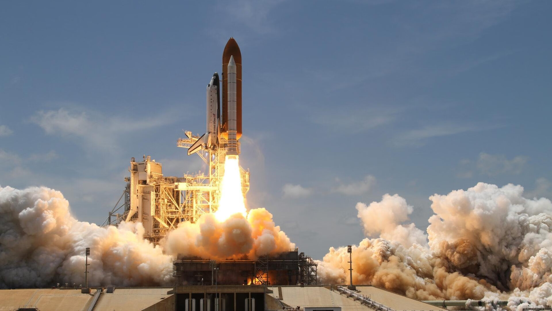 跨界巅峰对决！NBA热火队狂胜CBA广东队，年度焦点战引爆篮球圈